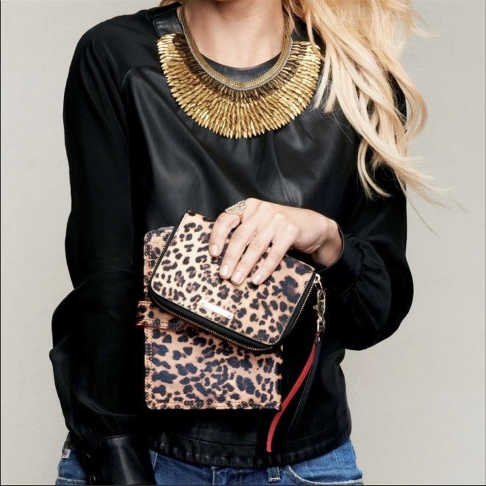 Stella and Dot Pegasus Necklace